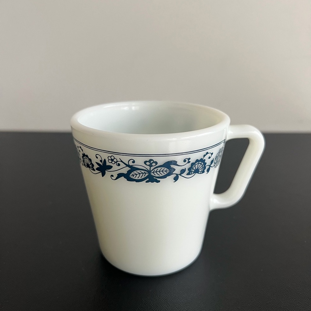 Pyrex 1972 Coffee Cup Old Town Blue